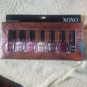 XOXO  7 piece nail polish set